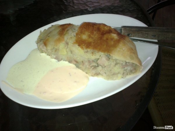 Штрудель з картоплею та м’ясом. Фото автора